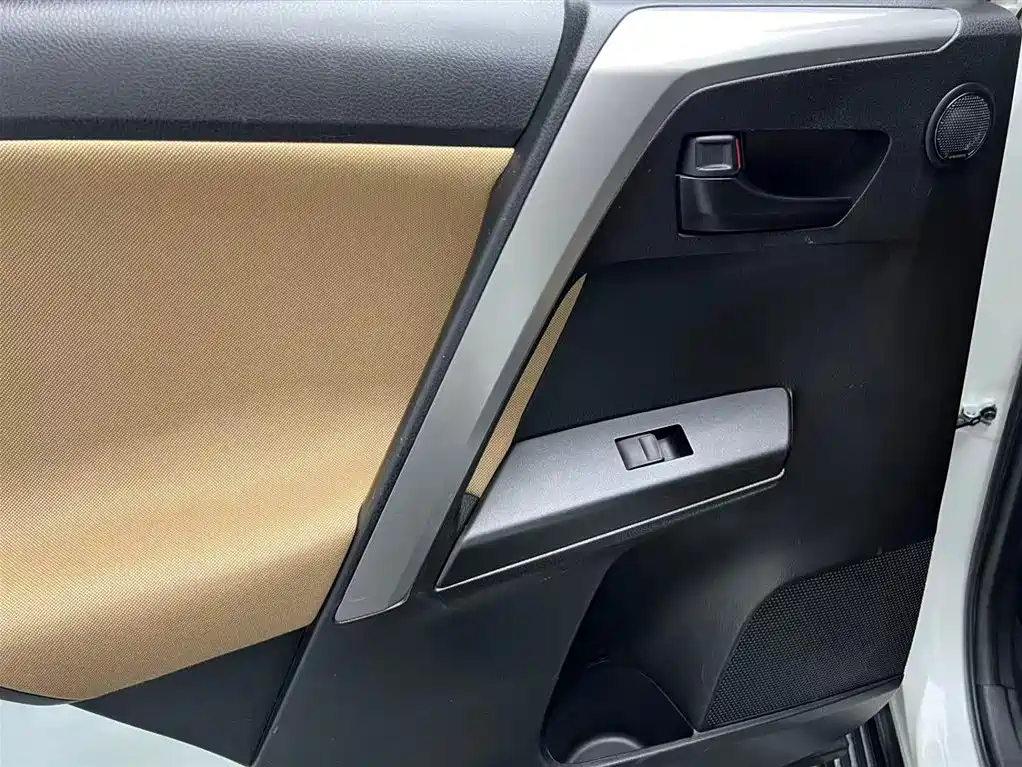 Toyota RAV4 Rongfang 2016 2.0L CVT 2WD Urban (China V) фото 13
