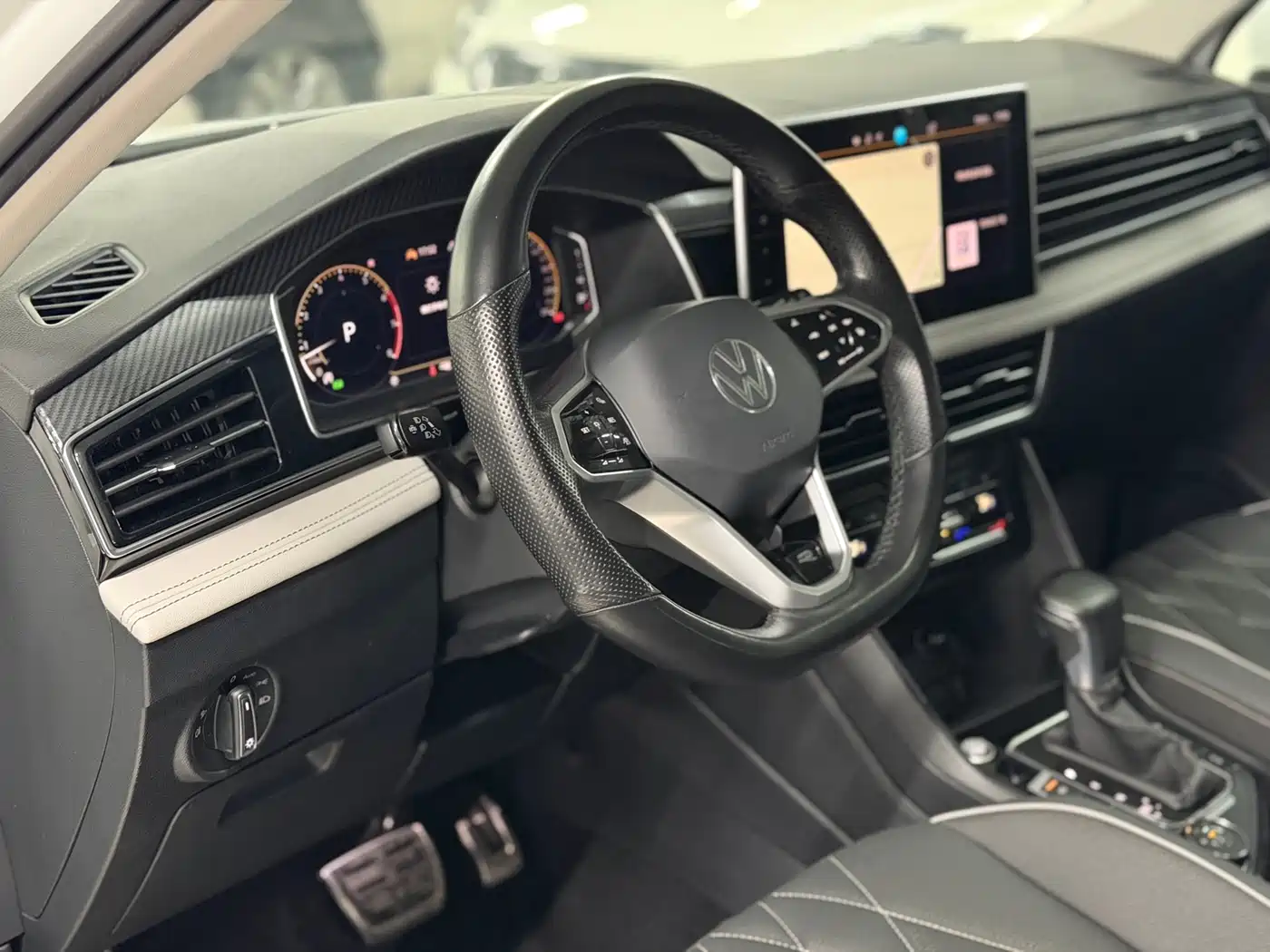 Volkswagen Tiguan L 2022 380TSI Automatic 4WD R-Line Cross Edition 7-Seater фото 5