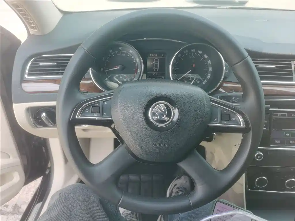Škoda Superb 2013 1.8TSI Automatic Elite Edition фото 7