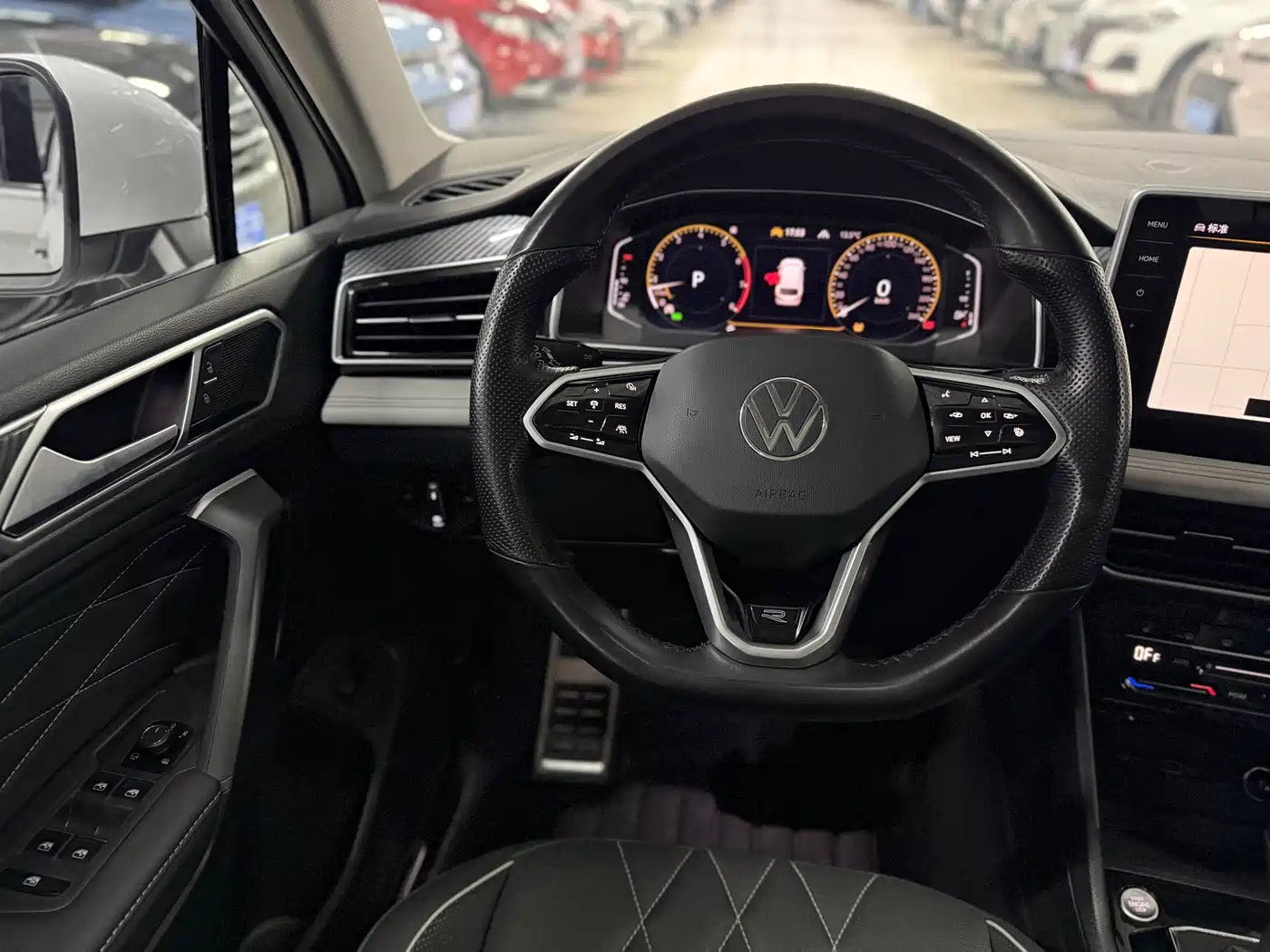 Volkswagen Tiguan L 2022 380TSI Automatic 4WD R-Line Cross Edition 7-Seater фото 10