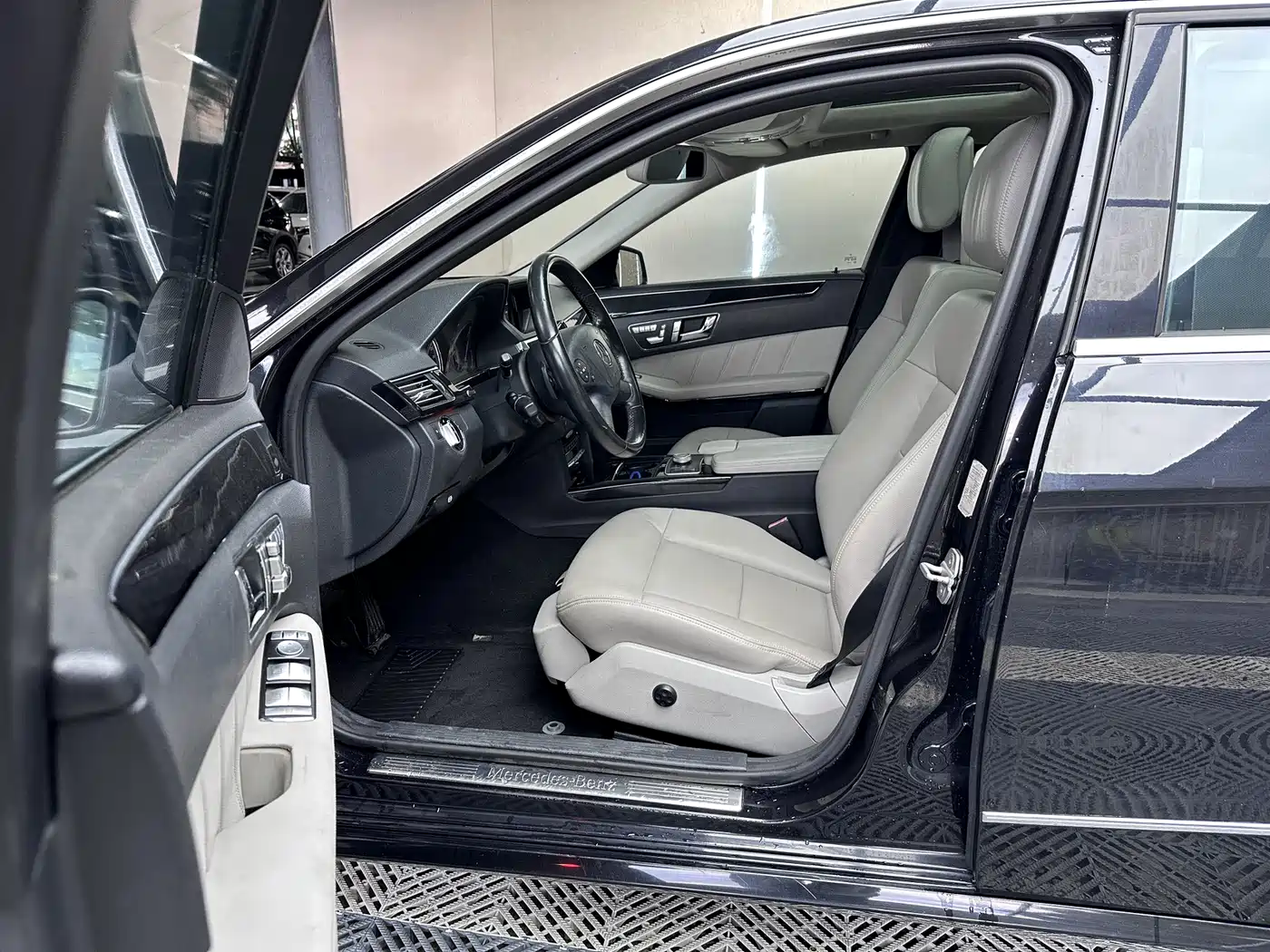 Mercedes-Benz E-Class 2010 E 300 L Fashion фото 6