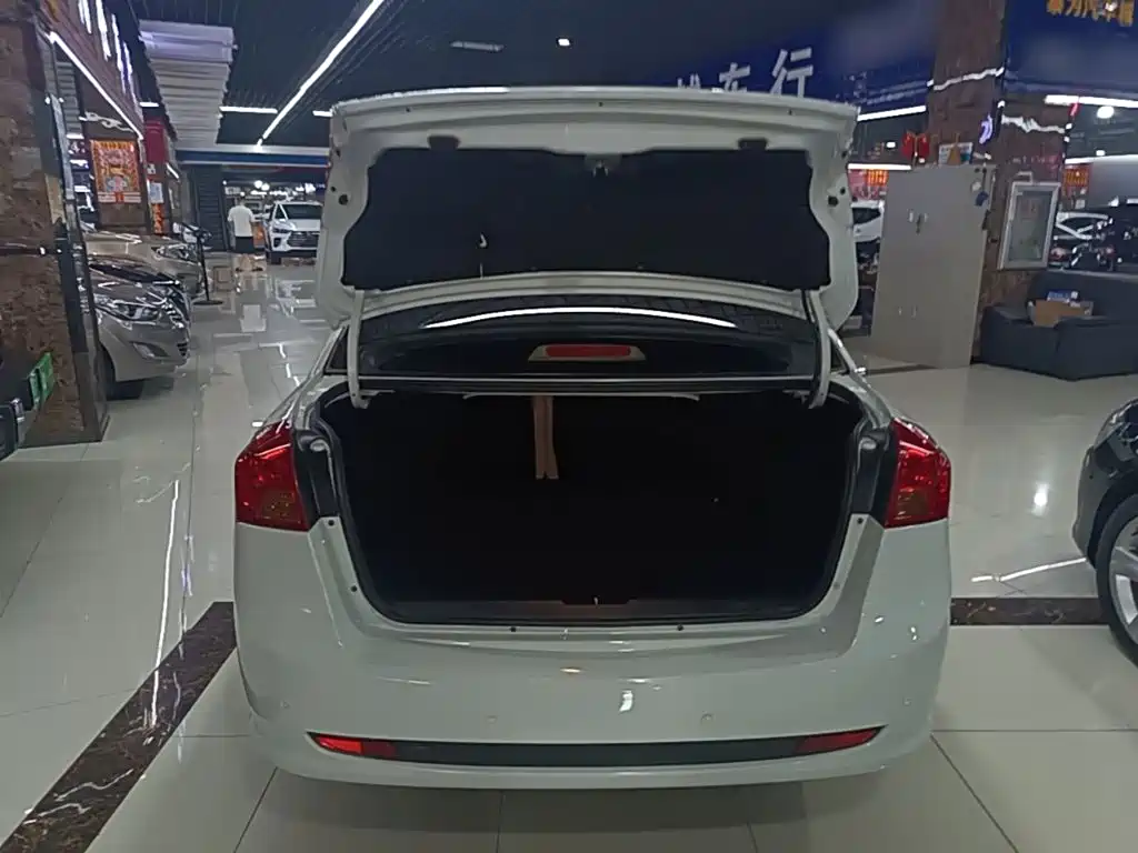 Фото 19 - Buick Excelle
