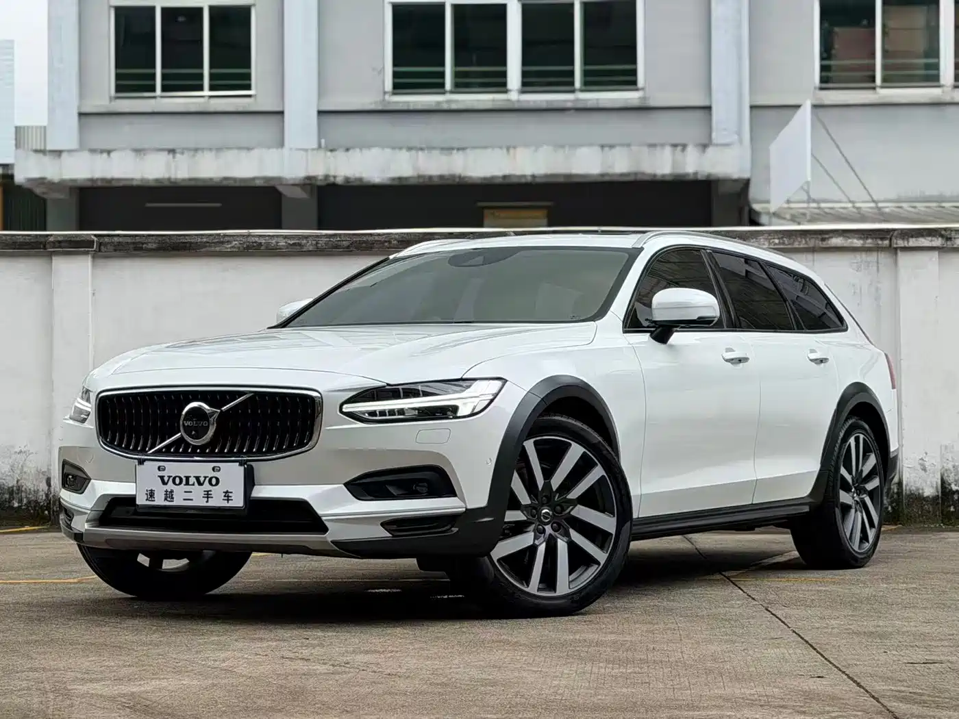 Volvo V90 2021 Model Cross Country B5 AWD Premium Smart Edition