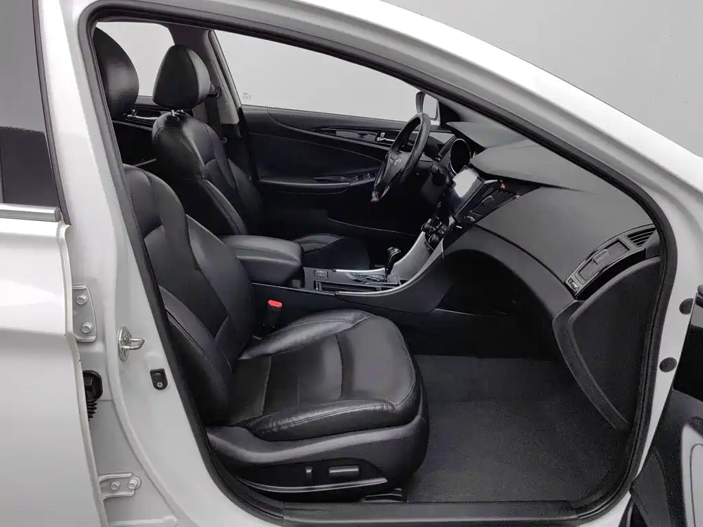Фото 23 - Hyundai Sonata