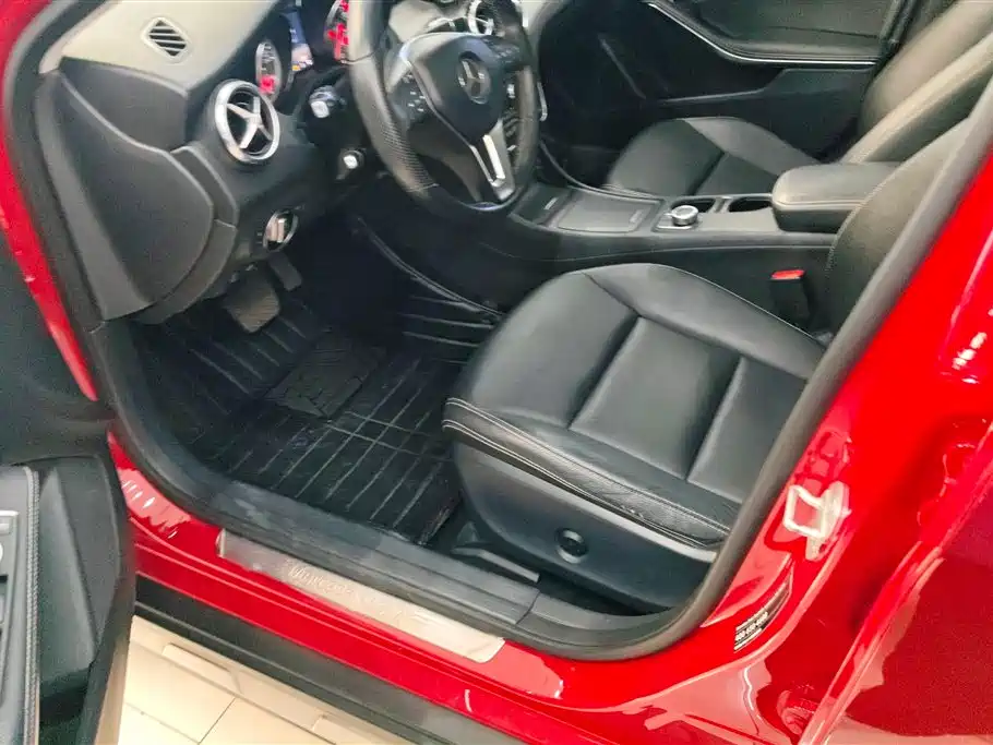 Mercedes-Benz GLA 2016 GLA 200 Dynamic фото 9