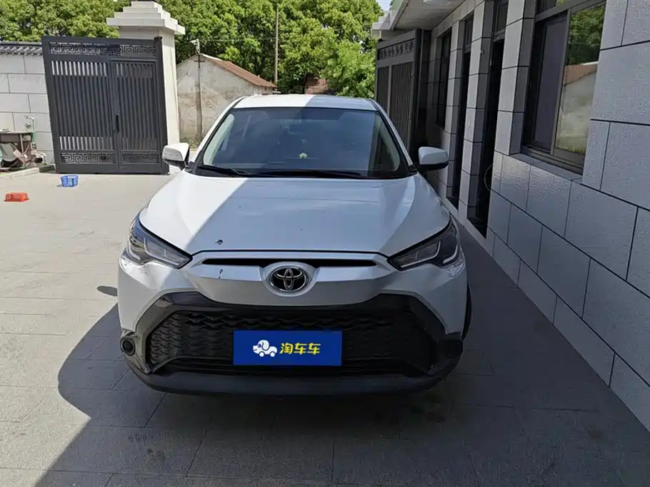 Toyota Frontlander 2023 2.0L CVT Elite Edition фото 2