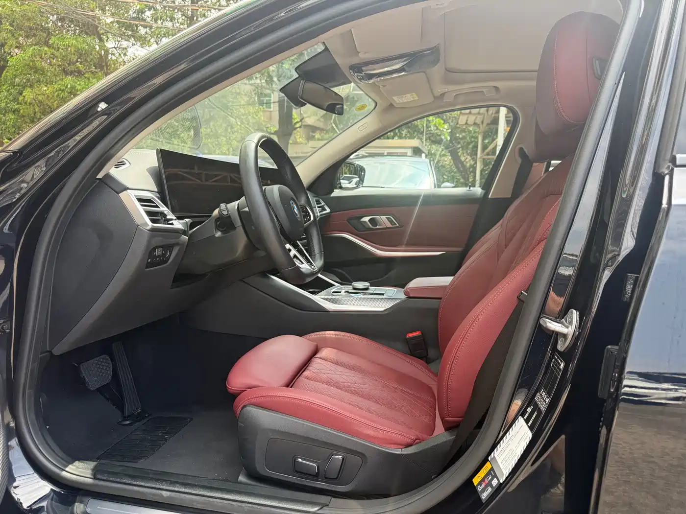 BMW i3 2025 eDrive 40 L Shadow Night Sport Package фото 7