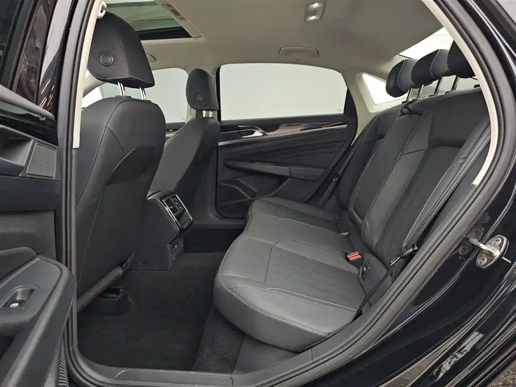 Volkswagen Passat 2024 280TSI Business Edition фото 10