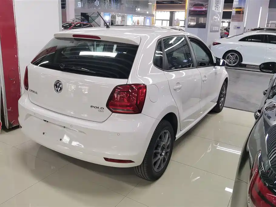 Volkswagen Polo 2016 1.6L Automatic Comfort фото 3