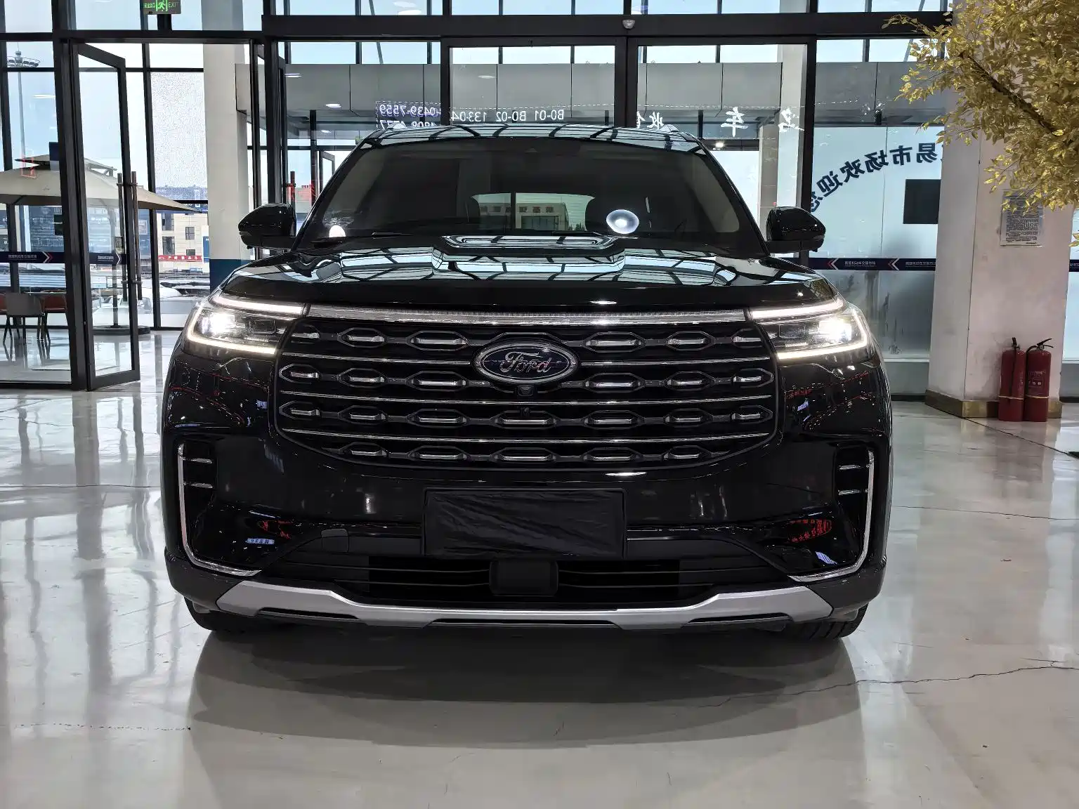 Фото 2 - Ford Explorer