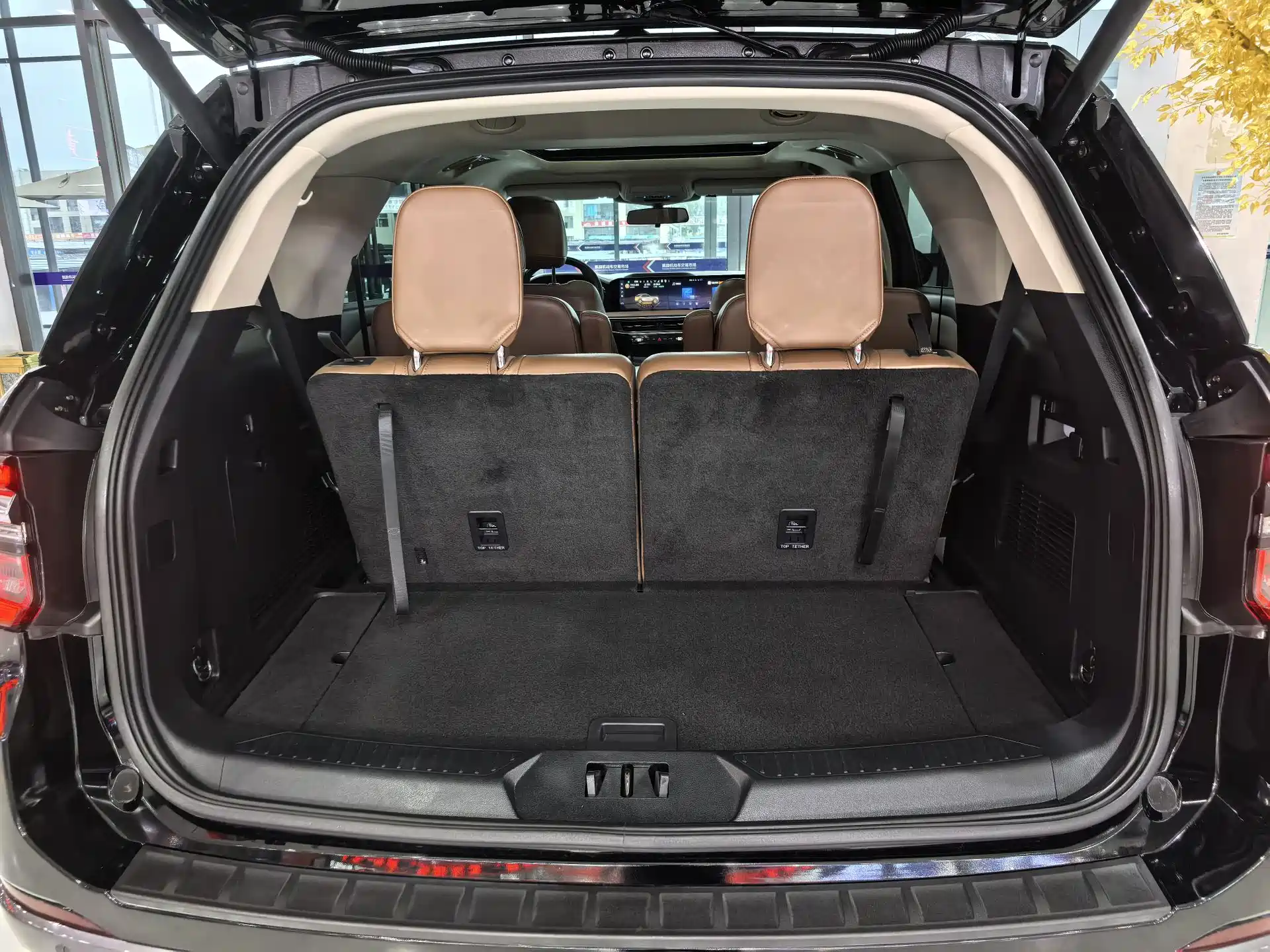 Фото 24 - Ford Explorer