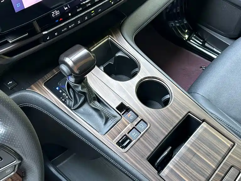 Фото 9 - Toyota Sienna