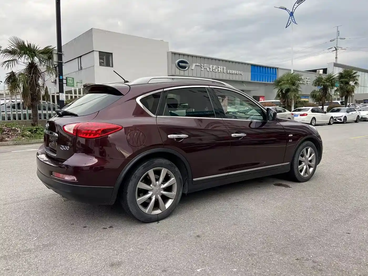 Infiniti QX50 (Import) 2014 2013 2.5L 2WD Prestige