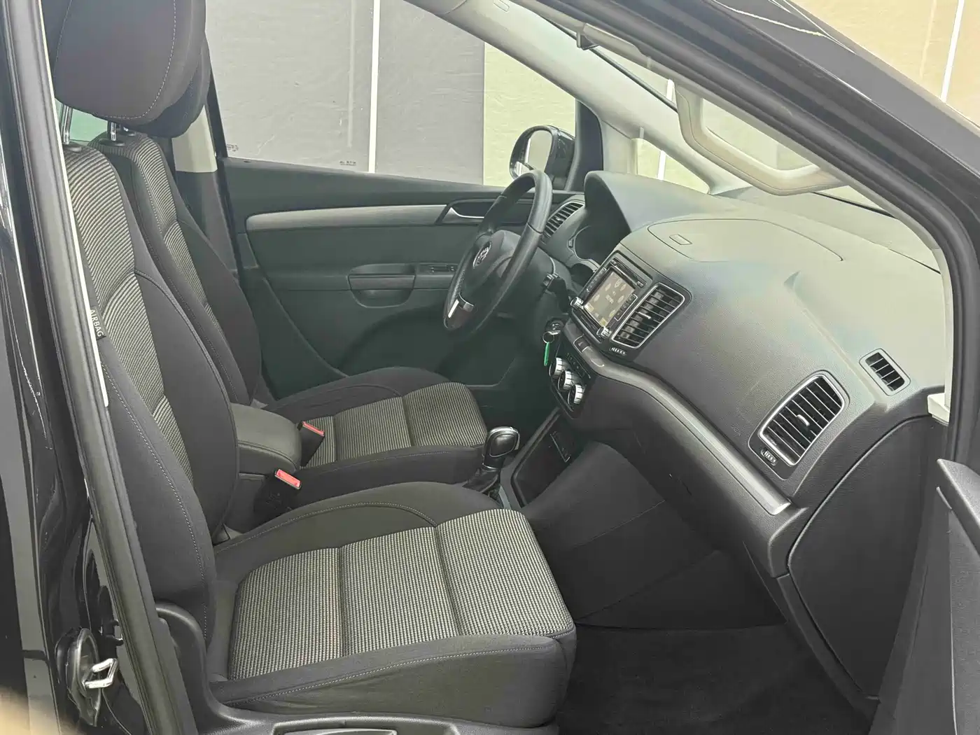 Volkswagen Sharan 2014 2.0TSI Standard фото 9