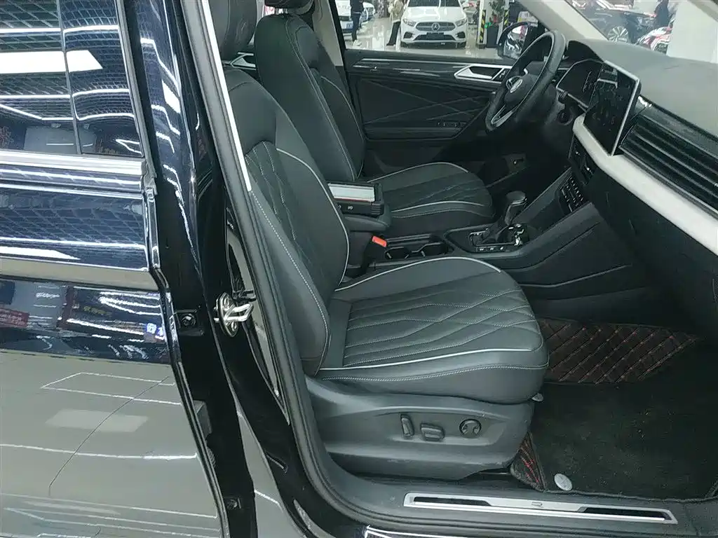 Volkswagen Tiguan L 2023 Facelift 330TSI Auto FWD R-Line Premium фото 20
