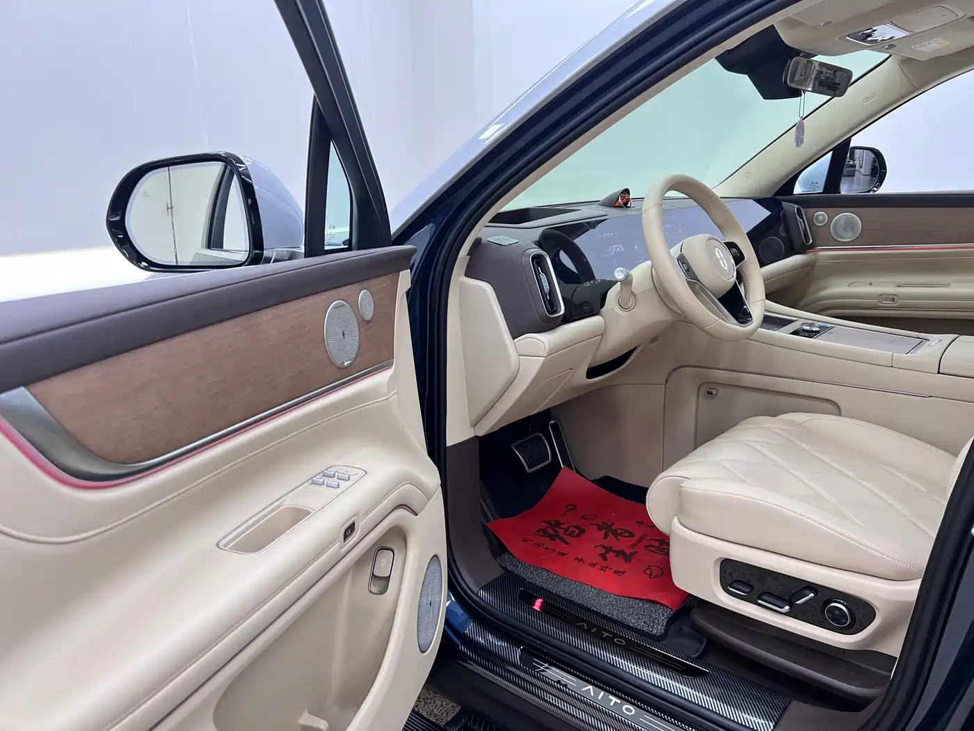 AITO Wenjie AITO M9 2025 Extended Range Ultra 52kWh 6-Seater фото 13