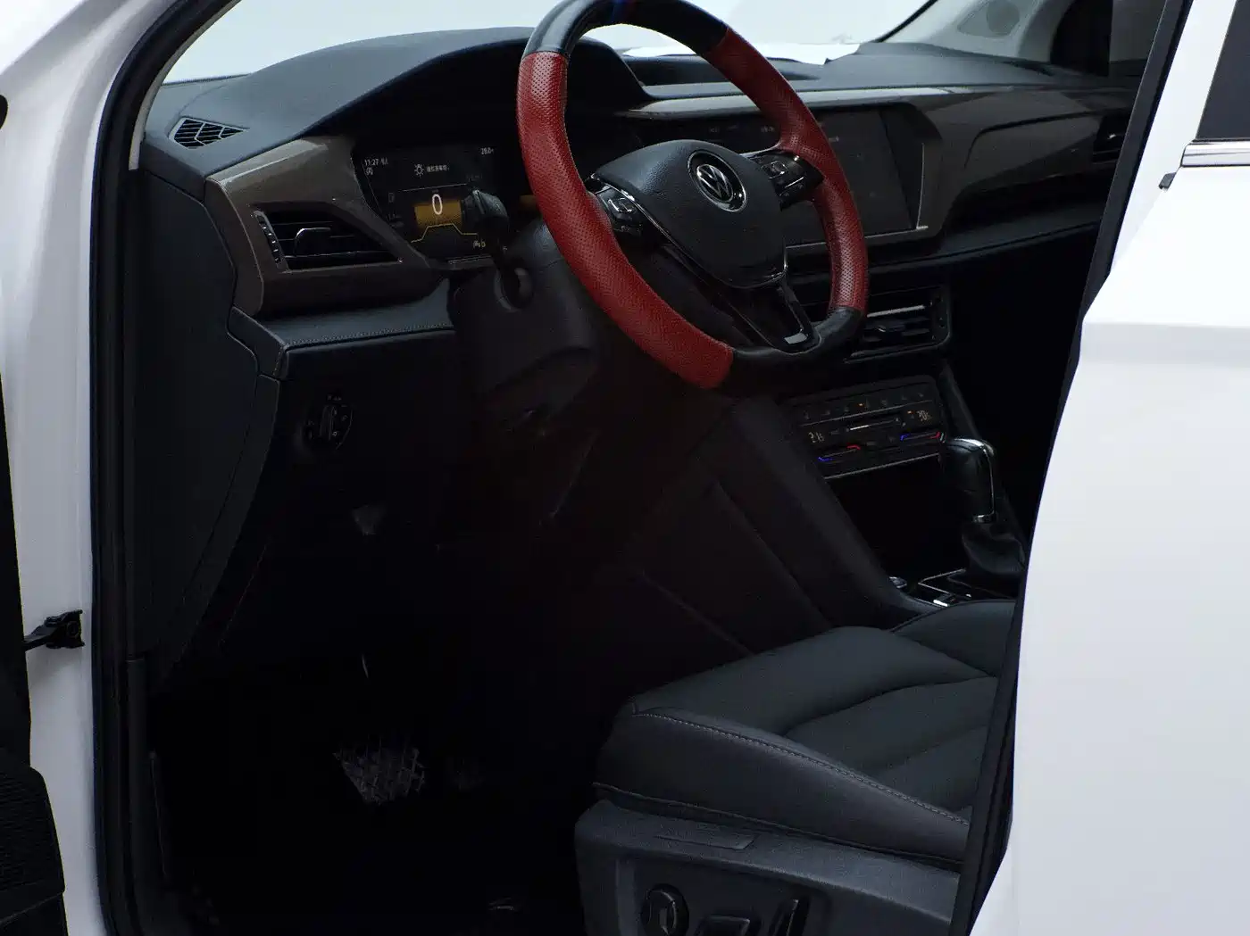 Volkswagen Tharu 2022 280TSI FWD Luxury Edition фото 20