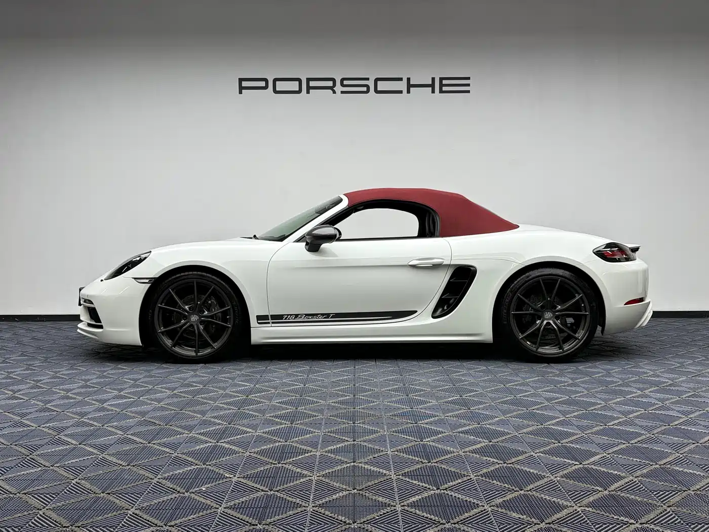 Porsche 718 2019 Boxster T 2.0T фото 15