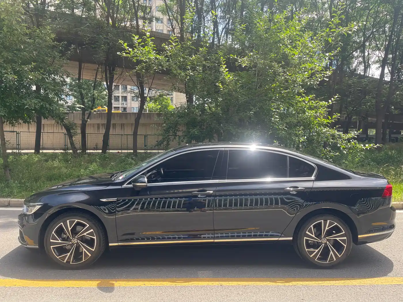 Volkswagen Magotan 2020 330TSI DSG Luxury фото 4