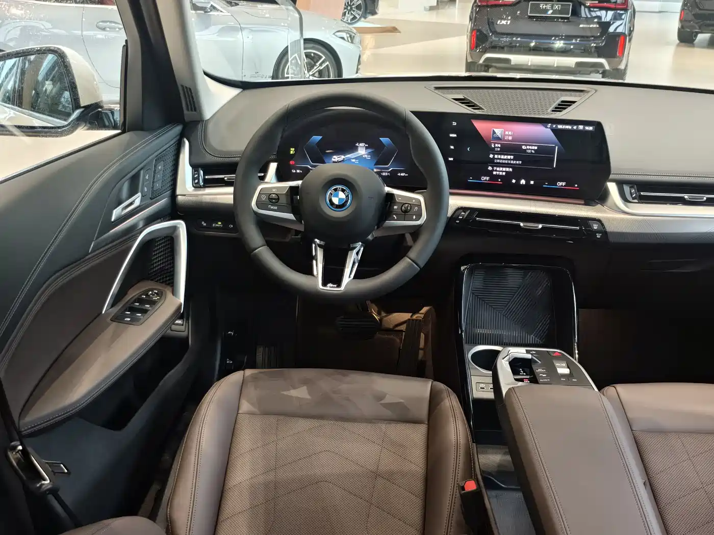 BMW iX1 2025 eDrive25L M Sport Package фото 8