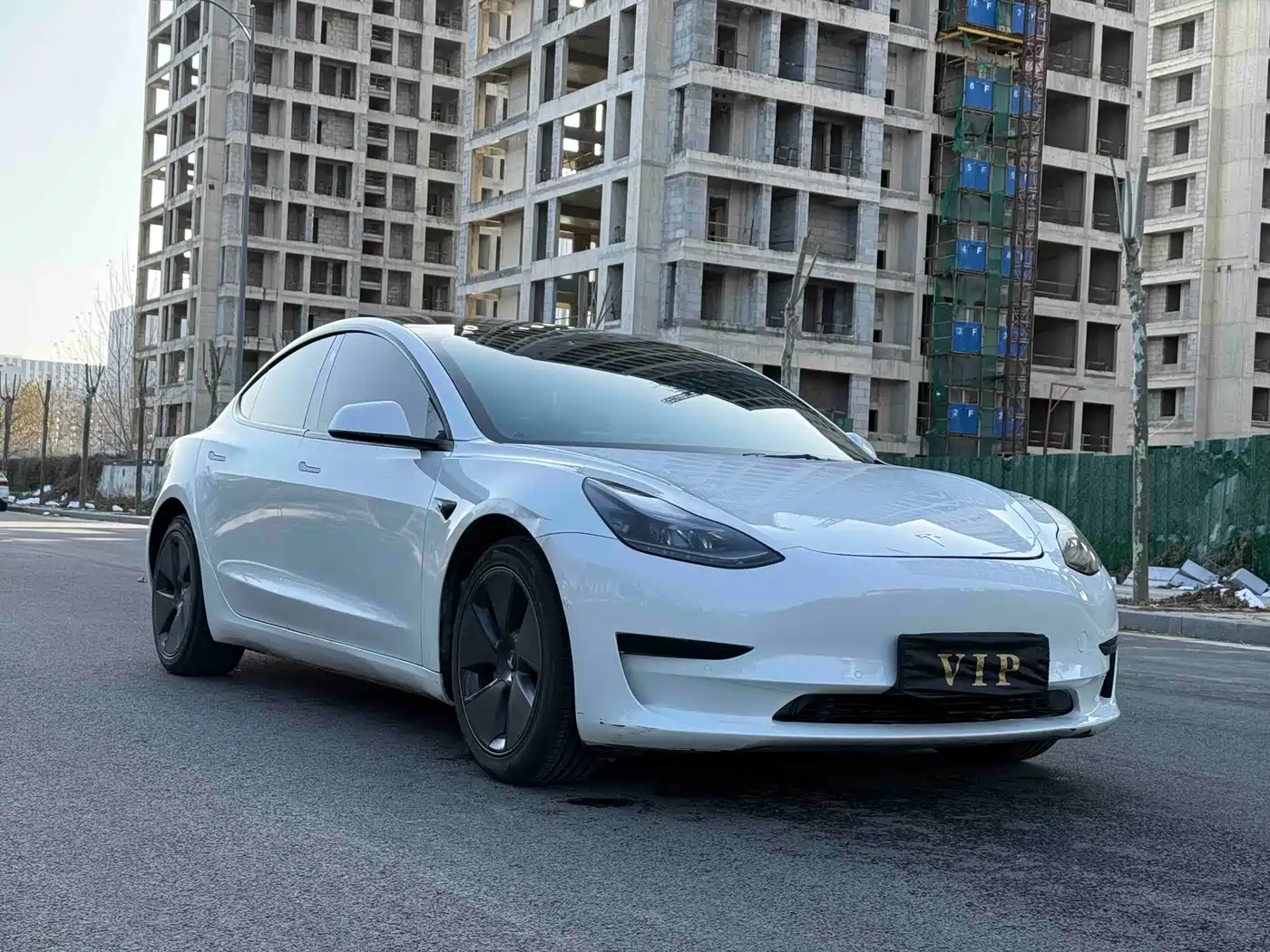 TESLA MODEL 3