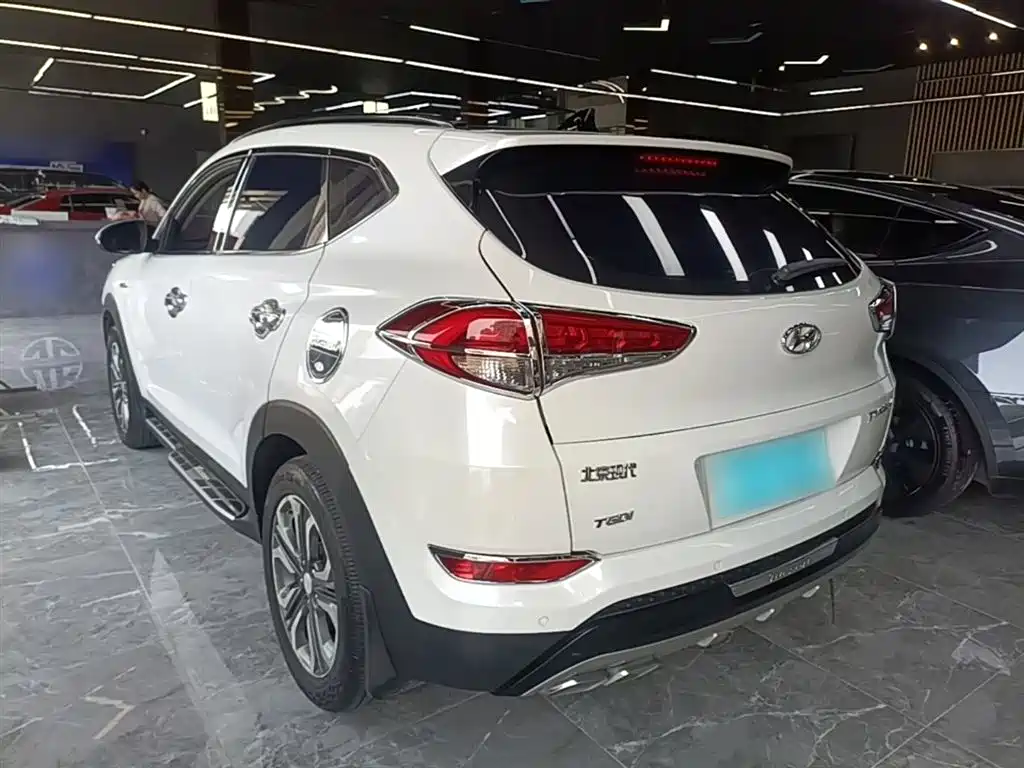Hyundai Tucson 2015 1.6T Dual Clutch 2WD Leading фото 5