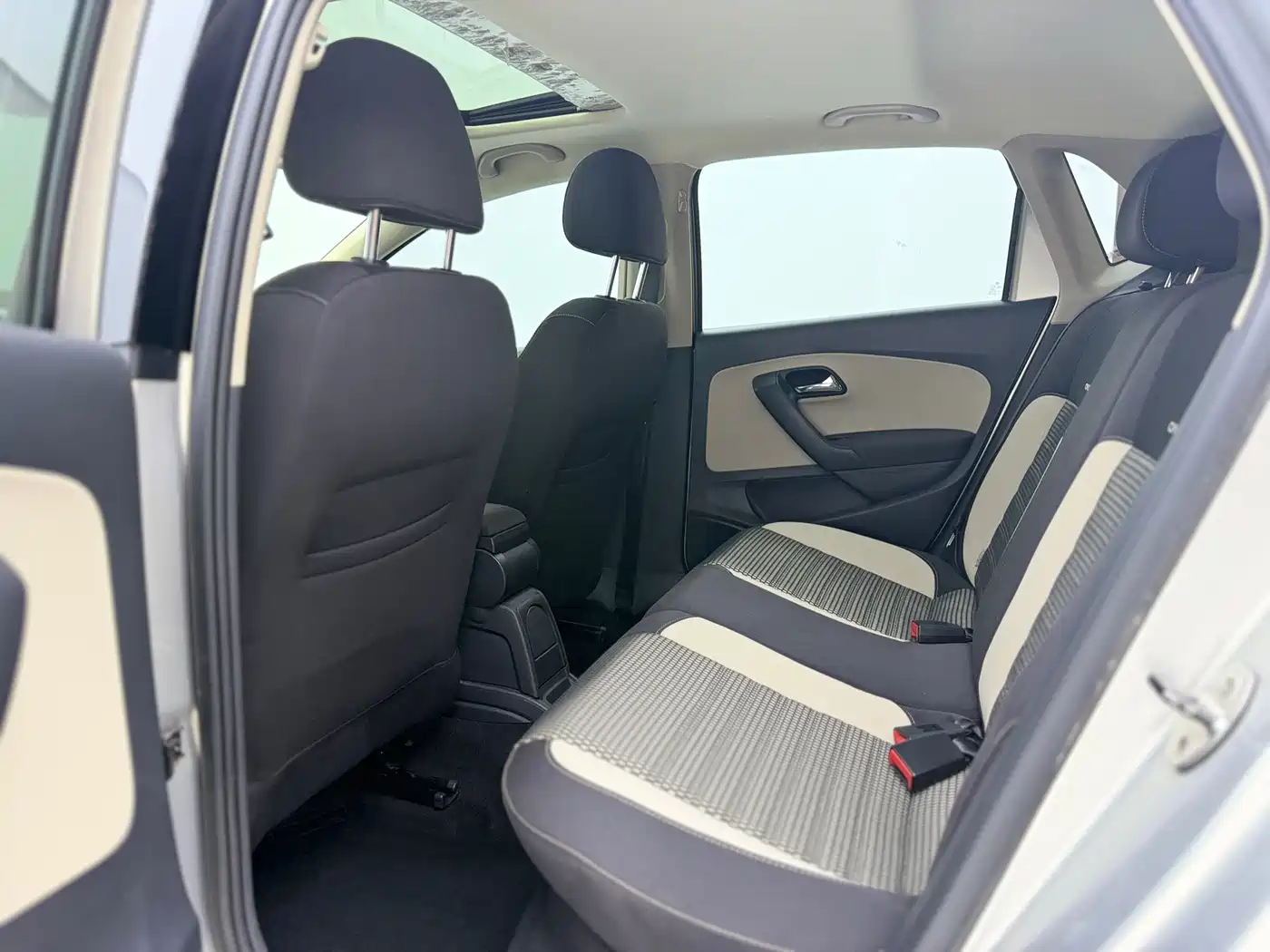 Volkswagen Polo 2012 1.6L Cross Polo AT фото 15