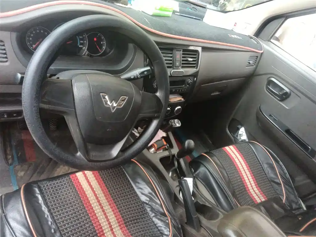 Wuling Motors Wuling Rongguang V 2018 2016 1.5L Standard