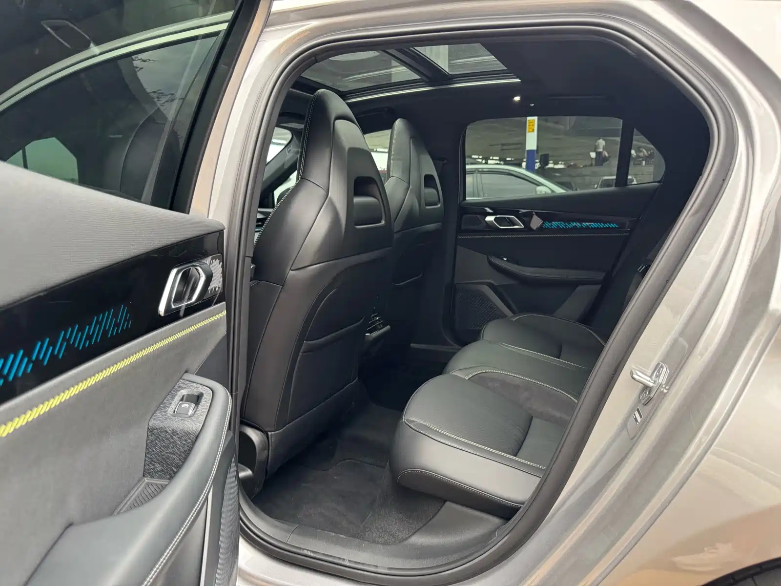 Фото 8 - Lynk & Co 03