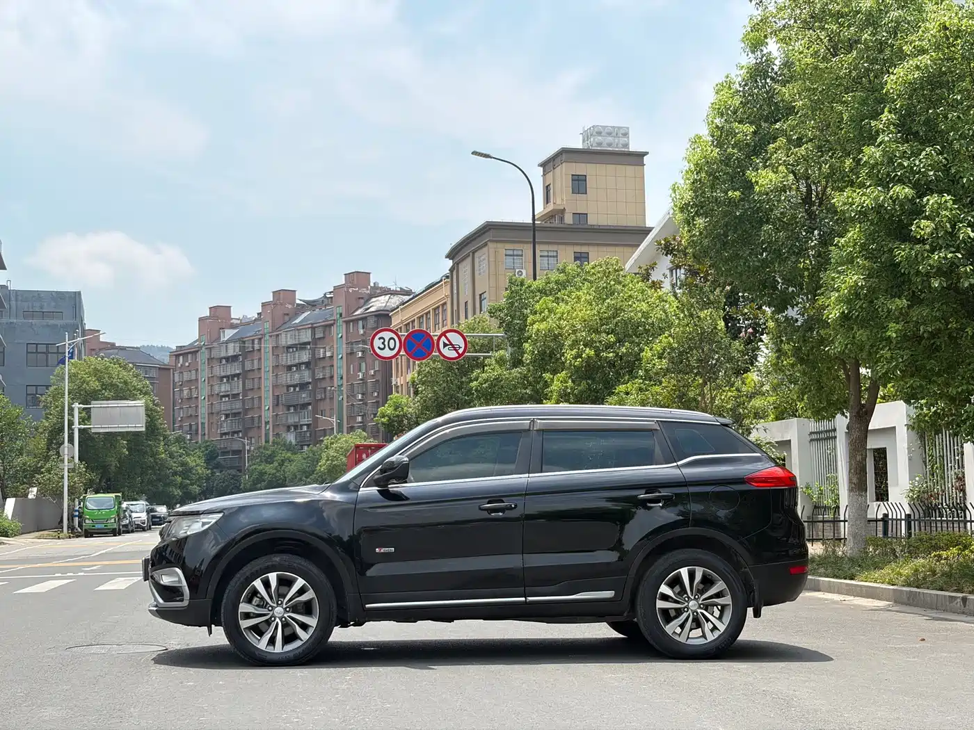 Photo 5 - Geely Boyue