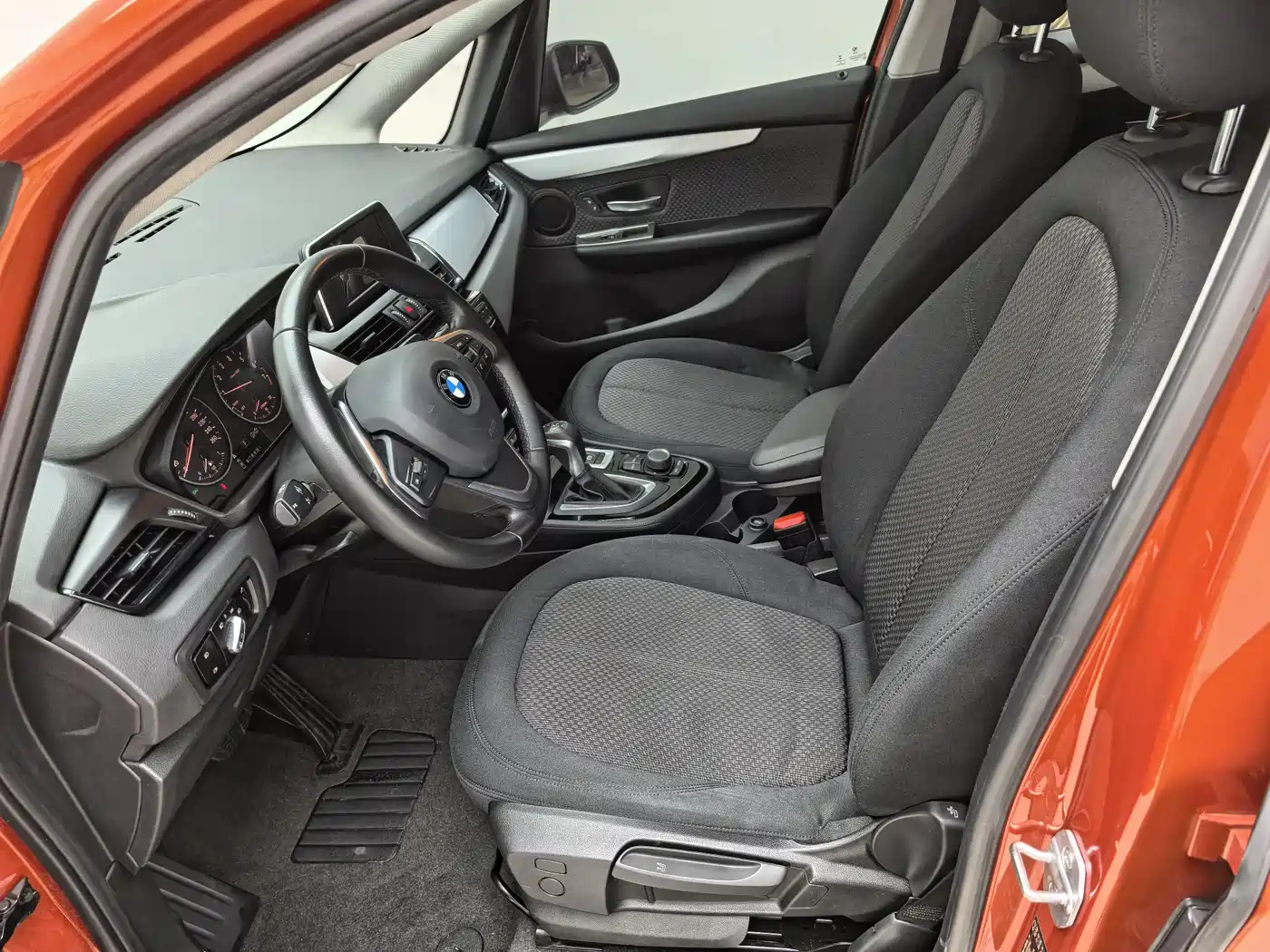 BMW 2 Series Touring 2016 218i Leading фото 7