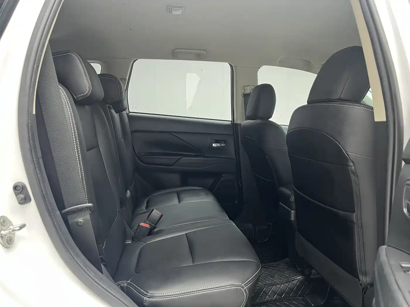 Mitsubishi Outlander 2021 2.0L 2WD Smooth Ride Version 5-Seater фото 9