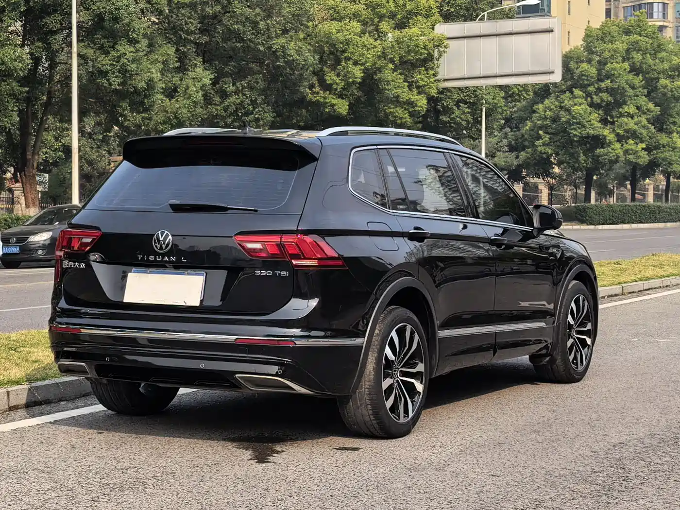 Volkswagen Tiguan L 2021 330TSI Automatic 2WD R-Line Premium фото 7