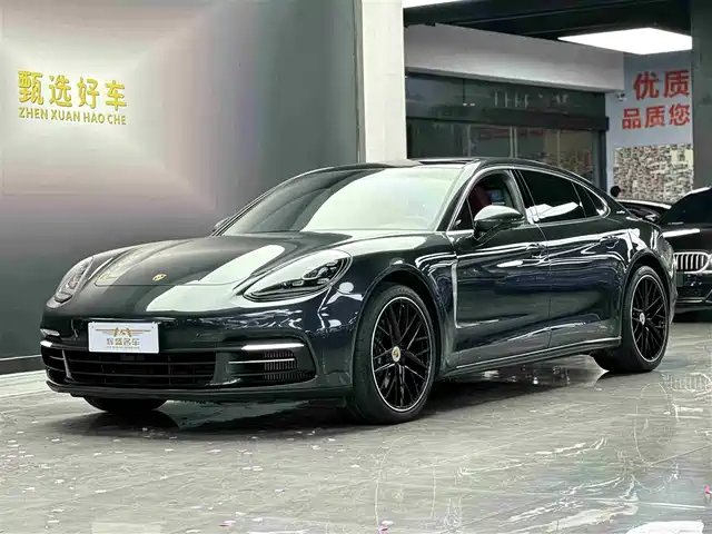 PORSCHE PANAMERA