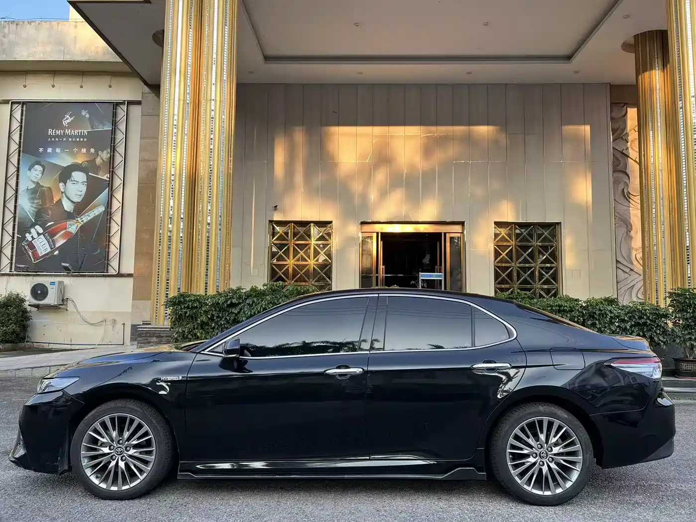 Toyota Camry 2019 Hybrid 2.5HG Luxury Edition China VI фото 12