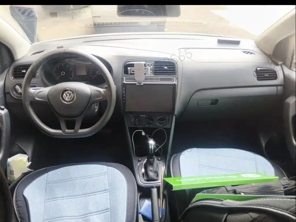 Volkswagen Polo 2016 1.4L Automatic Trend фото 13