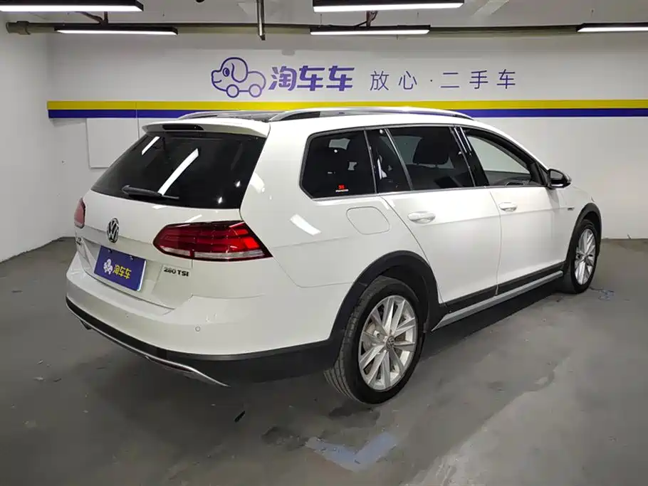Volkswagen Golf (Import) 2019 1.8TSI Wagon фото 3