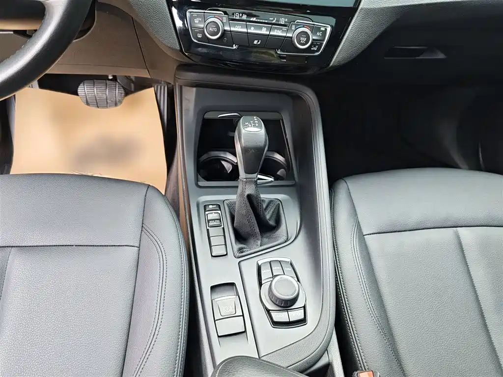 BMW X1 2019 sDrive18Li Fashion Model фото 9