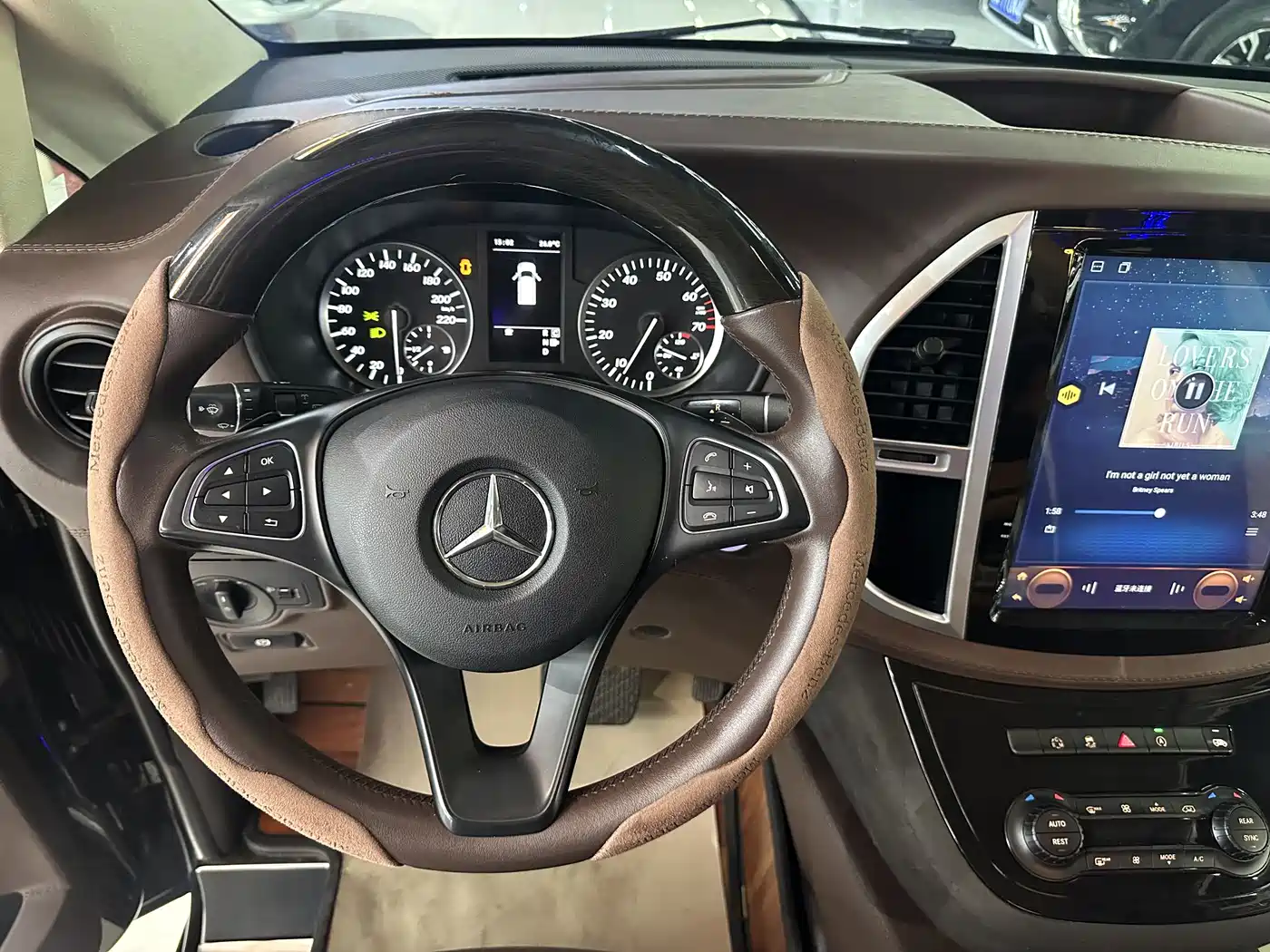 Mercedes-Benz Vito 2018 2.0T Elite Edition 7-seater China VI фото 7