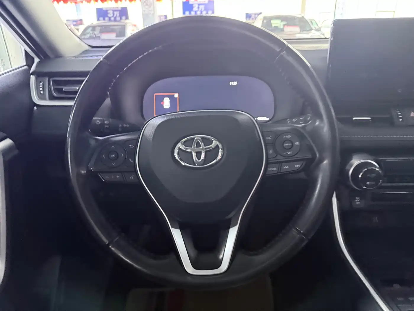 Toyota Wildlander 2023 2.0L CVT FWD Luxury PLUS фото 14