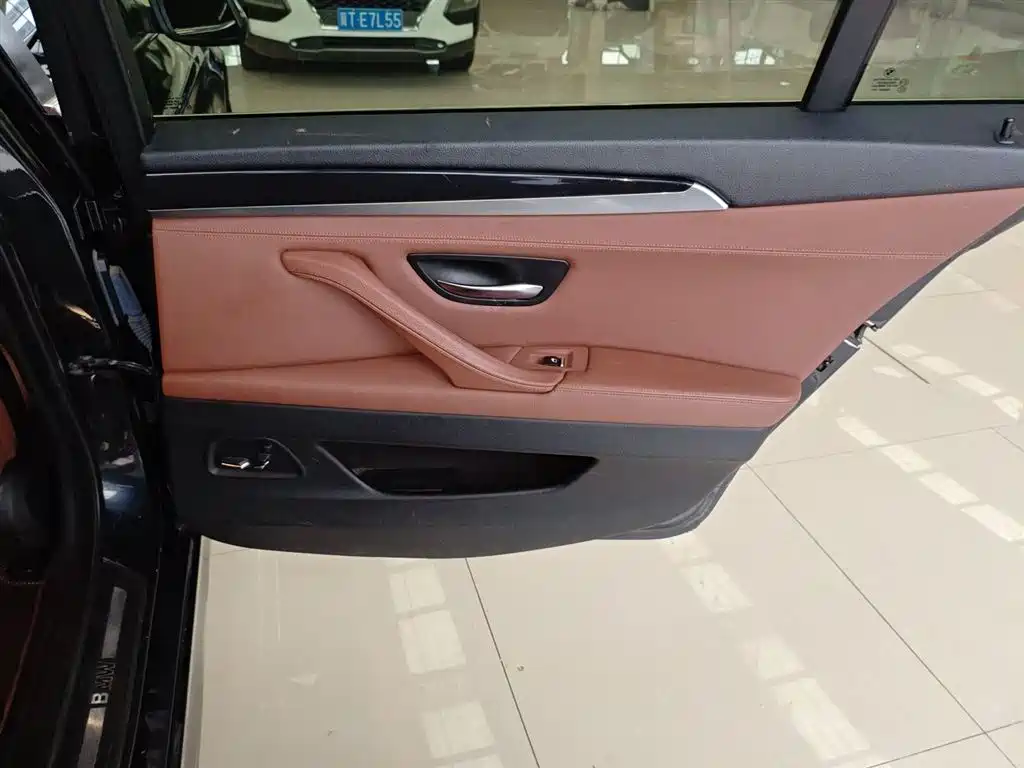 BMW 5 Series 2014 520Li Elegance фото 20