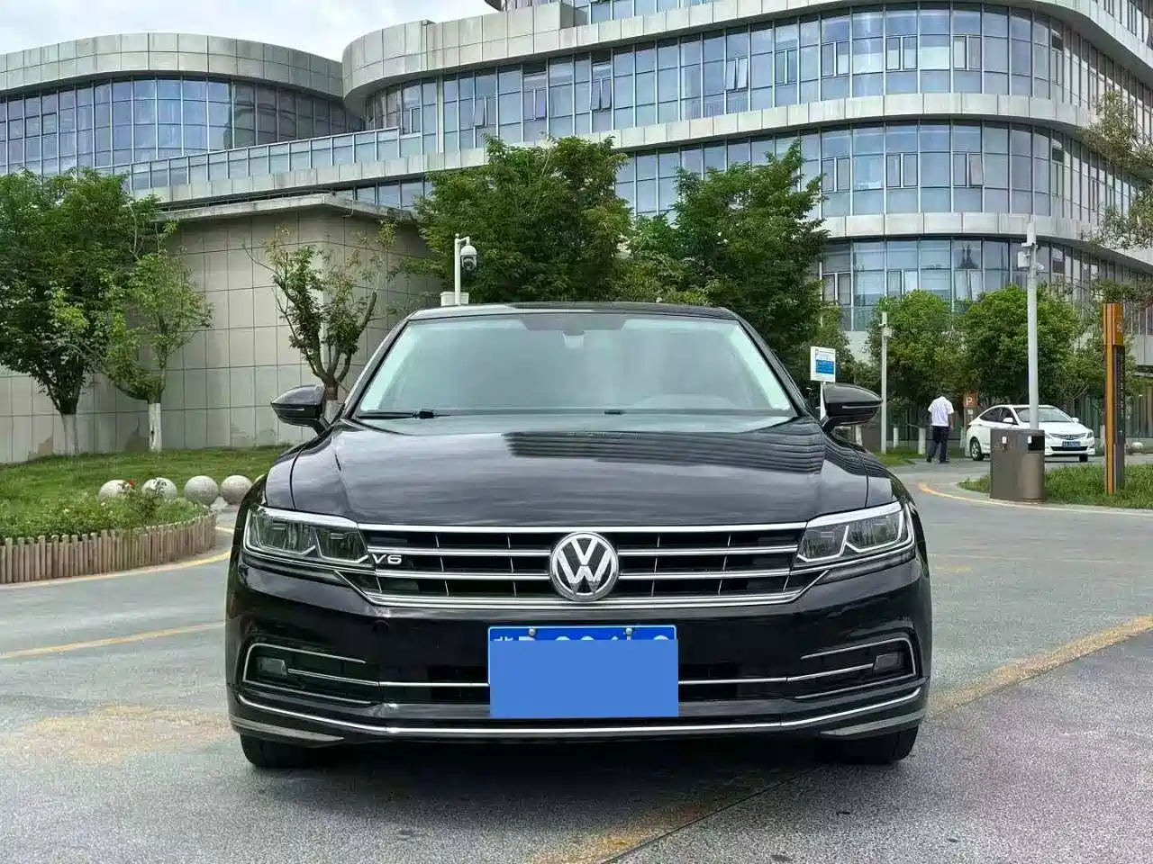Volkswagen Phideon 2018 Facelift 380TSI FWD Business фото 2