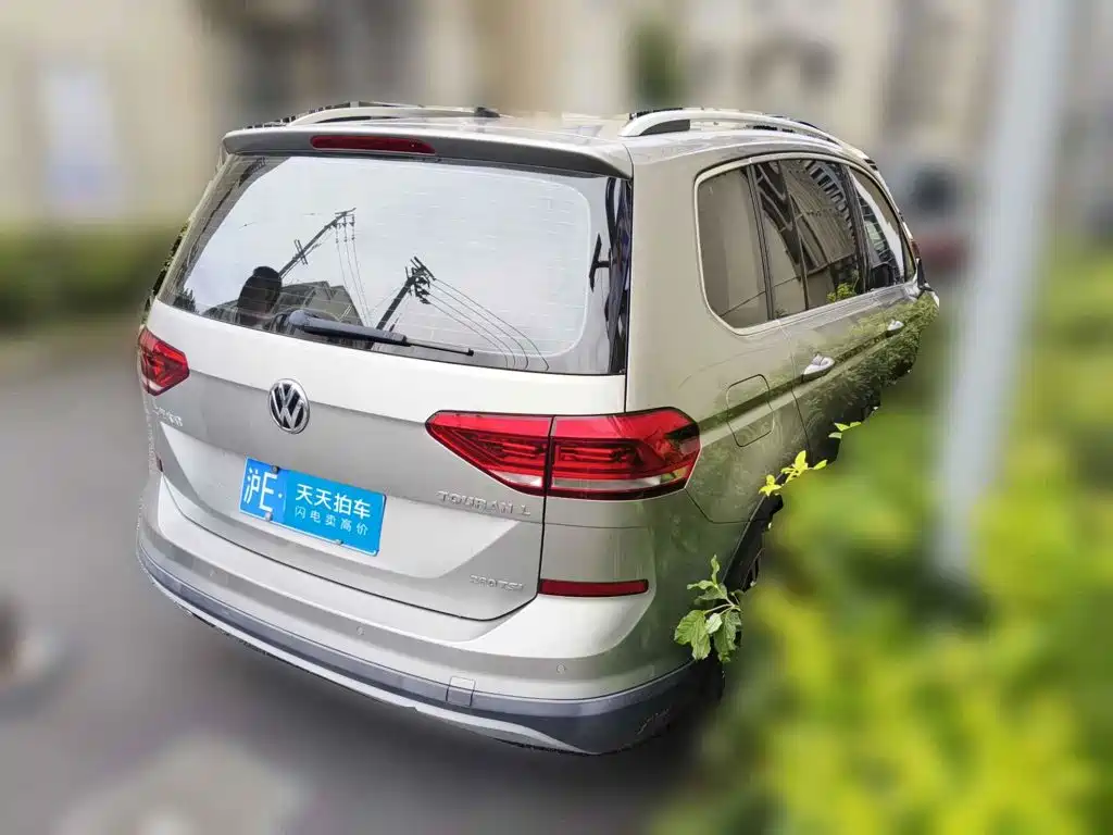 Фото 2 - Volkswagen Touran