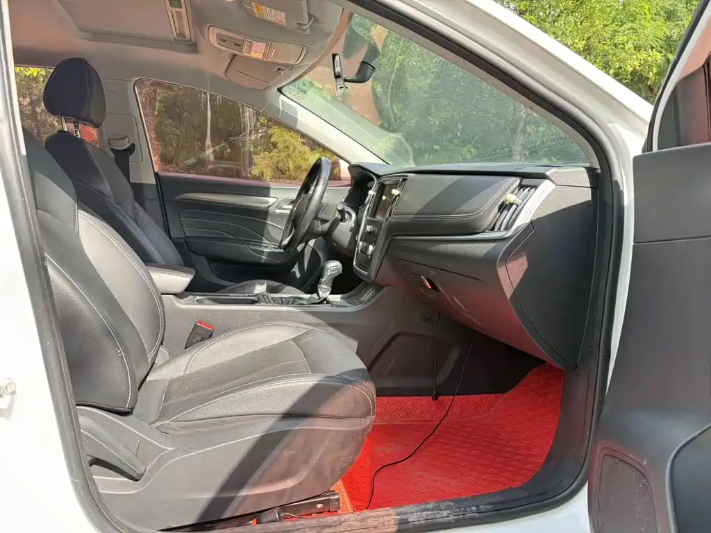 Фото 6 - Roewe i6