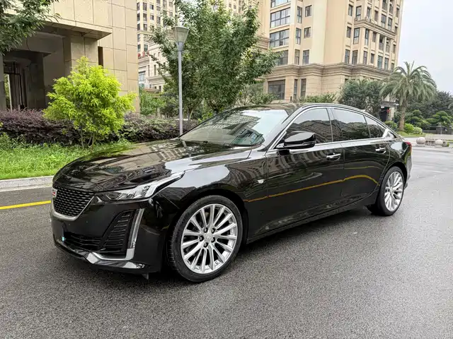 Cadillac CT5 28T, Люкс
