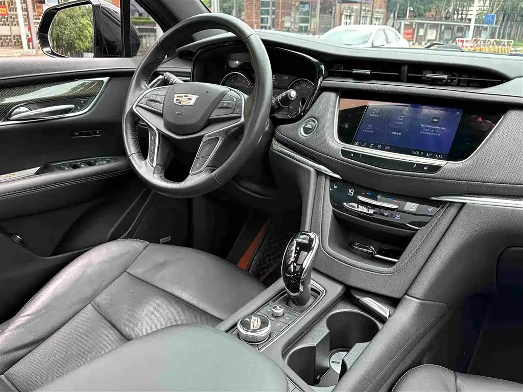 Фото 9 - Cadillac XT5