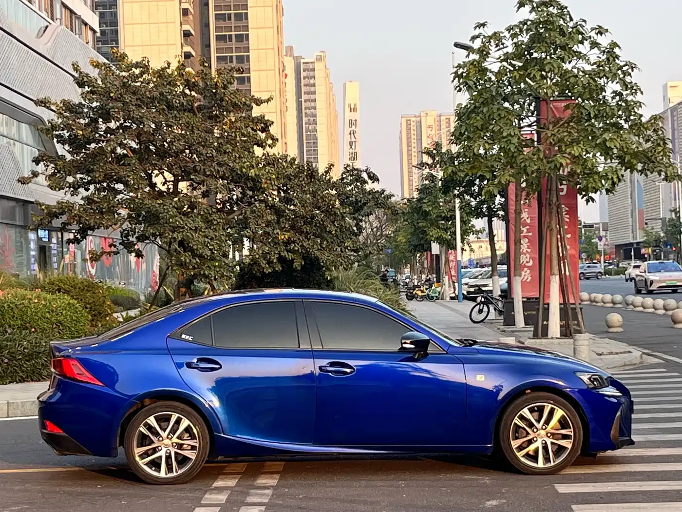 Lexus IS 2017 300 F SPORT фото 11