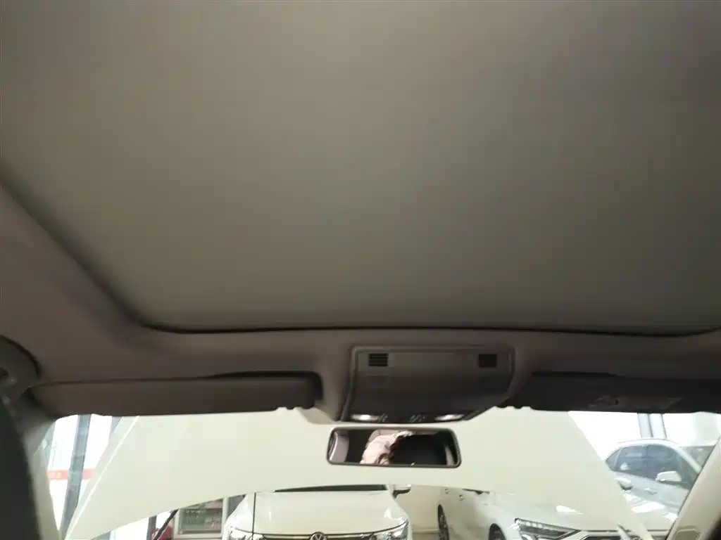 Volkswagen Sagitar 2025 300TSI DSG Flying Leap Edition фото 18