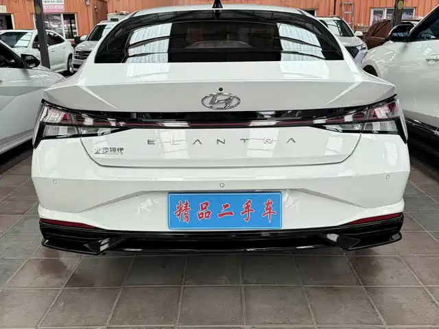 Hyundai Elantra 2022 1.5L CVT LUX Premium Edition — фото 5