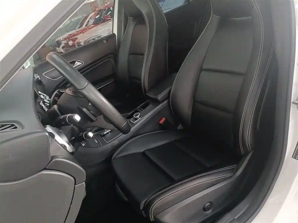 Mercedes-Benz GLA 2018 GLA 200 Dynamic фото 11